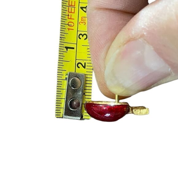 Vintage Red Apple Brooch (Enamel on gold tone metal) - Jomaz - Picture 8 of 9